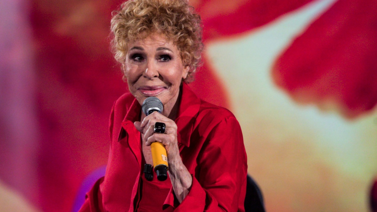 Ornella Vanoni, addio alla signora della canzone e all’eleganza di un Novecento che non c’è più