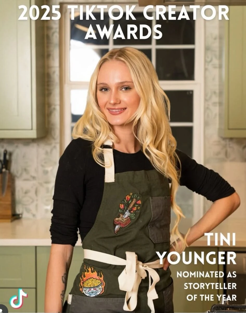 Tineke Younger in posa durante la gravidanza