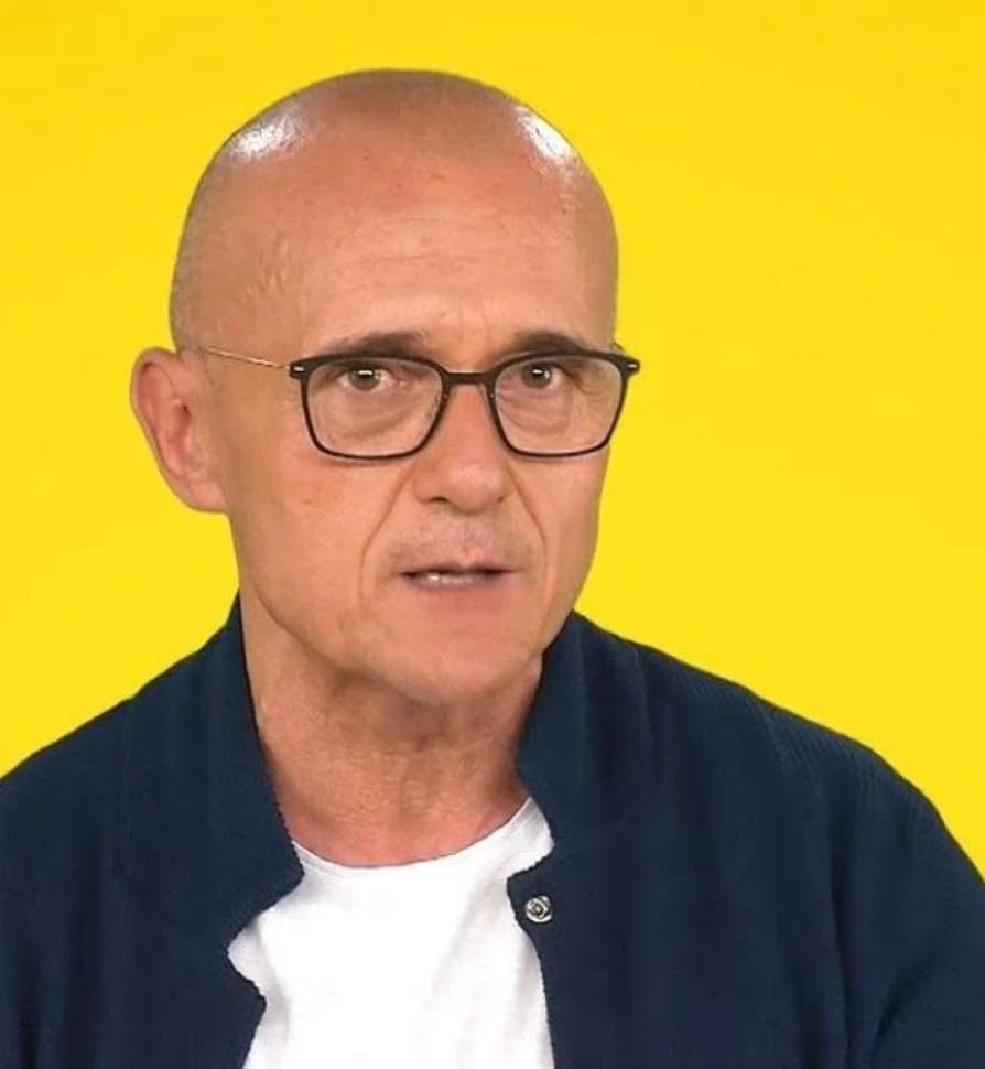 Alfonso Signorini in studio al Grande Fratello Vip