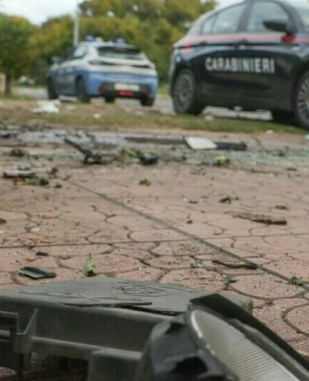 L’auto distrutta nell’attentato a Sigfrido Ranucci