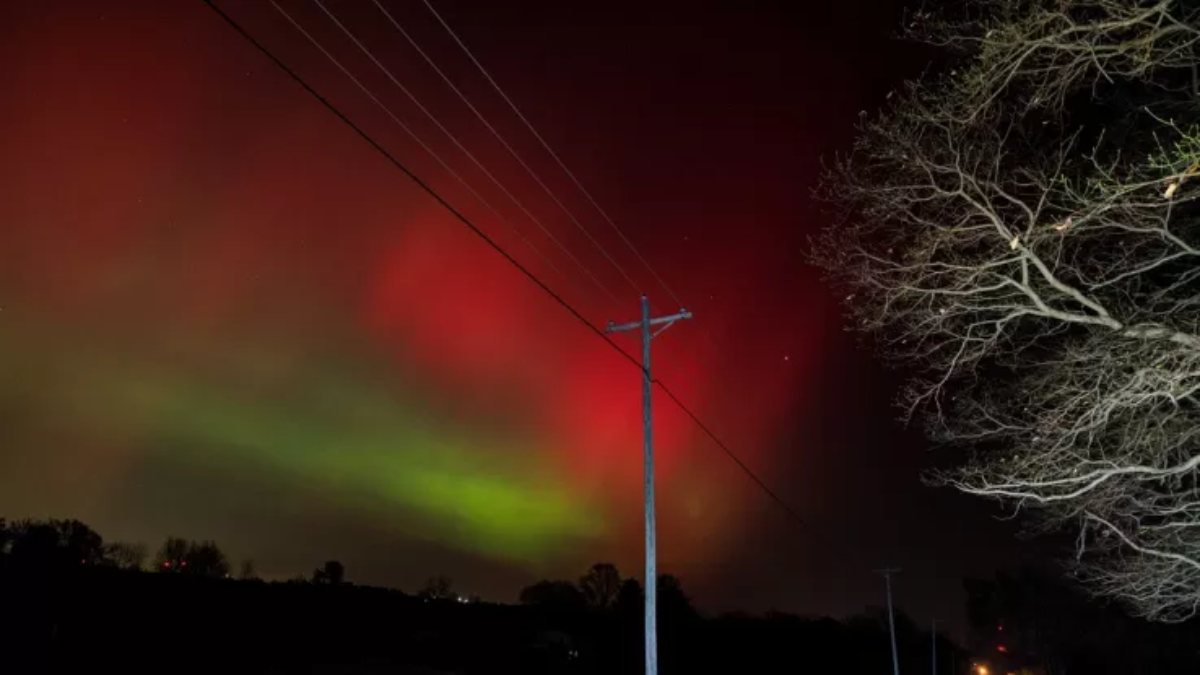 Aurora boreale in Italia, spettacolo mozzafiato: ancora in tempo vederla! Le foto di questa notte Aurora boreale in Italia, spettacolo mozzafiato: ancora in tempo vederla! Le foto di questa notte