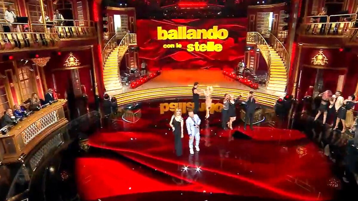 “Non voglio umiliarti”. Caos a Ballando con le Stelle, volano stracci tra i due protagonisti del programma