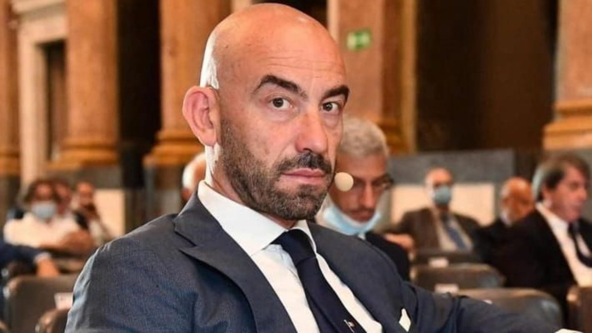 Matteo Bassetti premiato dal governo dopo aver attaccato l’annullamento delle multe ai no vax