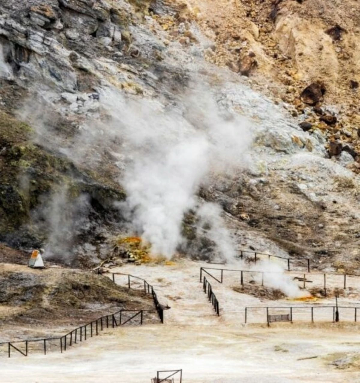 Zona dei Campi Flegrei in allerta gialla per rischio vulcanico