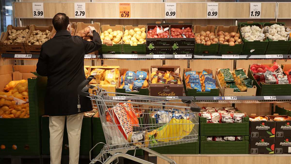 Istat, prezzi dell’alimentare in crescita vertiginosa: famiglie in allarme Istat, prezzi dell’alimentare in crescita vertiginosa: famiglie in allarme