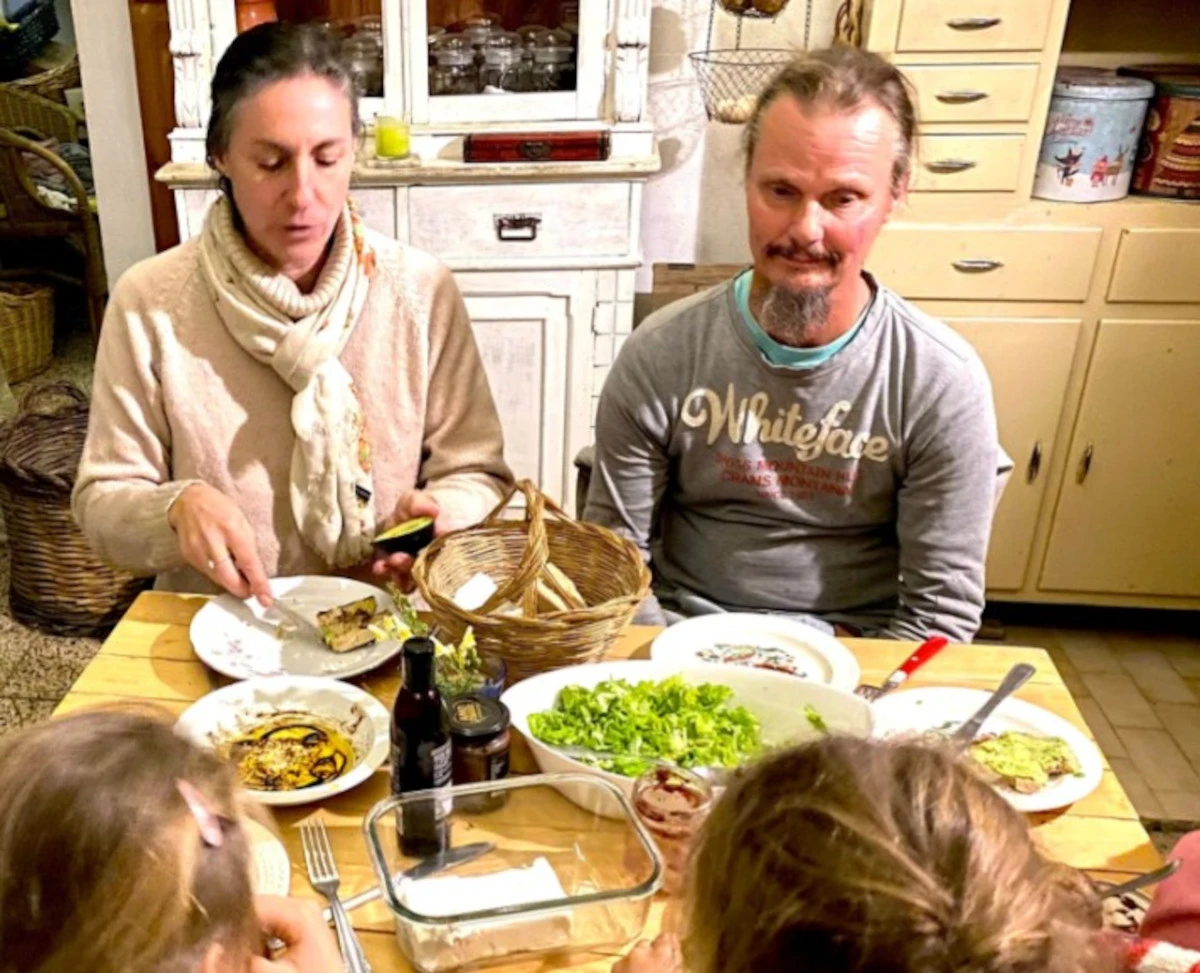 La casa isolata nei boschi d'Abruzzo dove viveva la famiglia