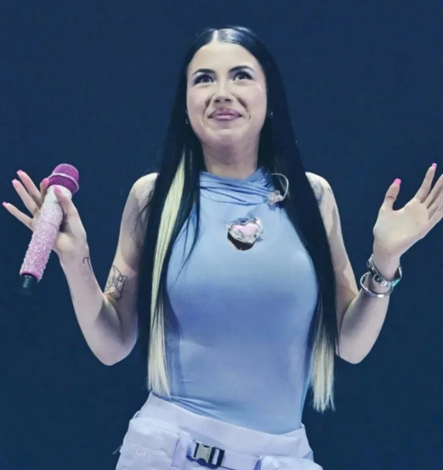 Pubblico in attesa e soccorsi dopo l'incidente