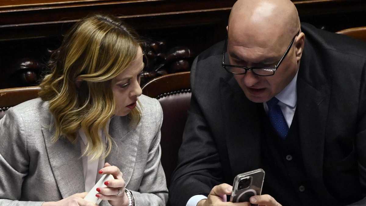 Crosetto rinvia la missione negli Stati Uniti: il governo valuta la linea sull’appoggio militare a Kiev