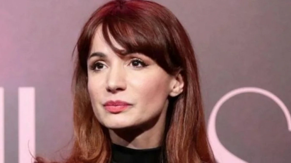 “Purtroppo va così”. La Rai ferma i programmi di Andrea Delogu dopo la tragedia familiare