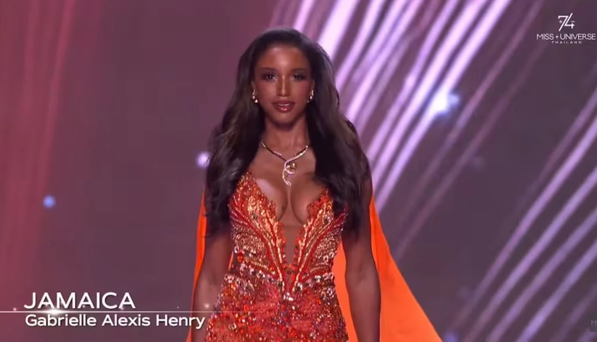Gabrielle Henry prima della sfilata preliminare di Miss Universo 2025
