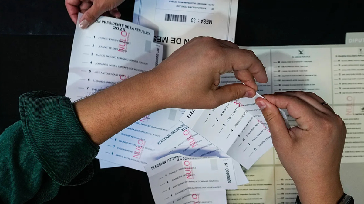 Elezioni Cile, ballottaggio ad alta tensione: Jara vince il primo turno ma potrebbe non bastare Elezioni Cile, ballottaggio ad alta tensione: Jara vince il primo turno ma potrebbe non bastare