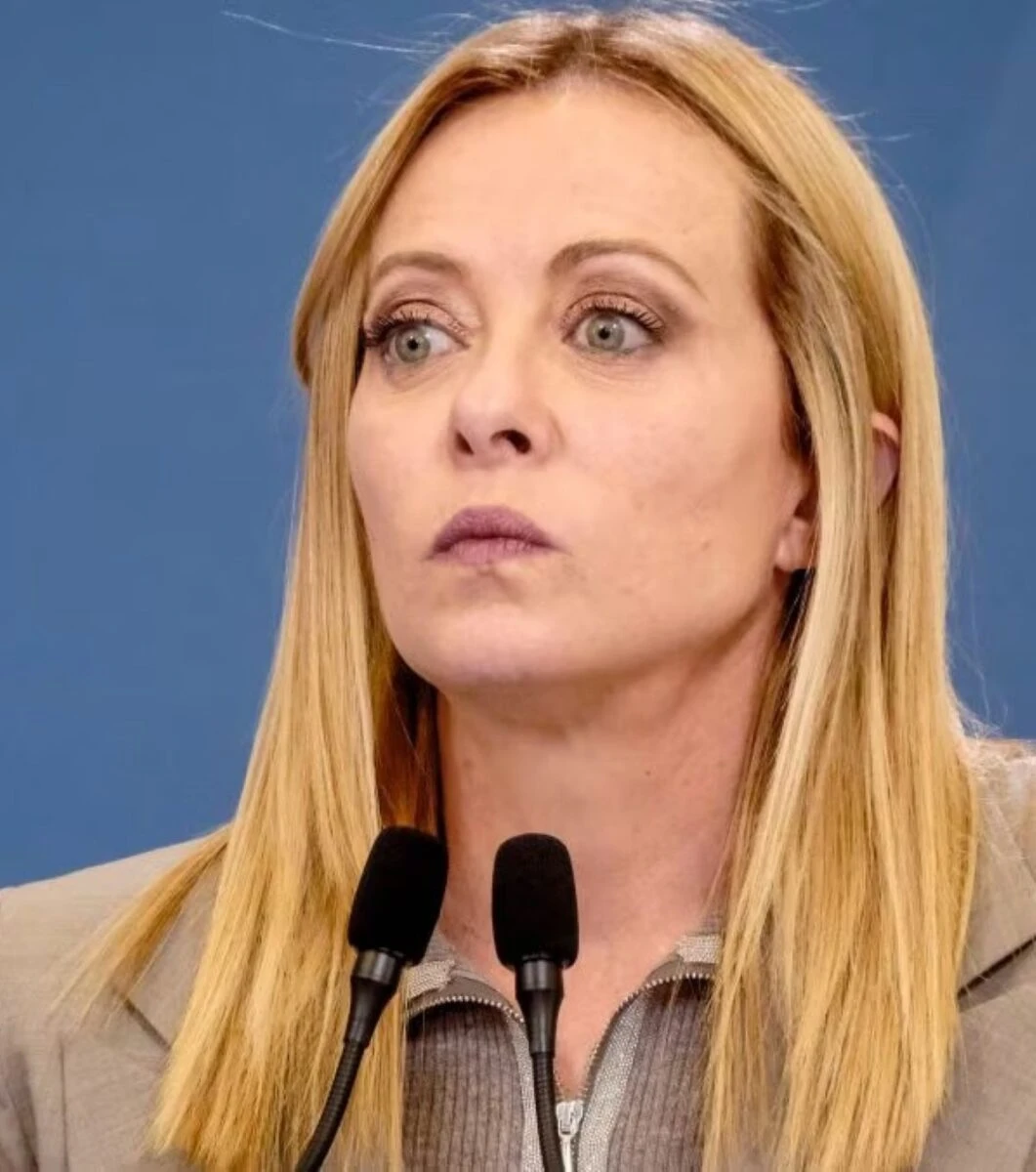 Giorgia Meloni durante un intervento pubblico