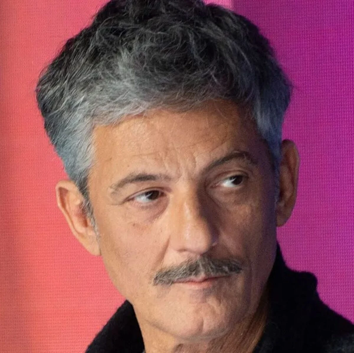 Fiorello durante una puntata de La Pennicanza su Rai Radio 2