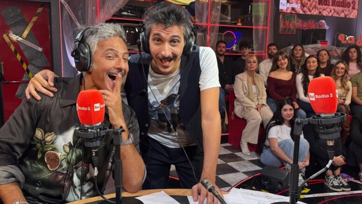 Fiorello, la gag sulla Nazionale in diretta e l’omaggio a Sinner Fiorello, la gag sulla Nazionale in diretta e l’omaggio a Sinner