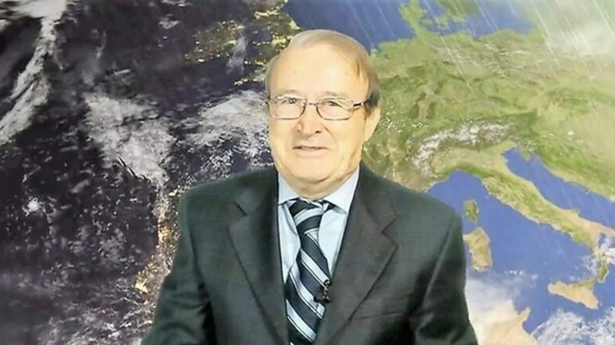 Il colonnello Mario Giuliacci durante una previsione meteo