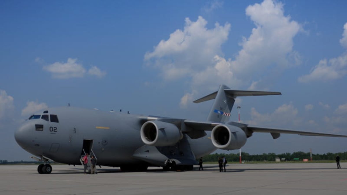 Arriva in Italia Ghedi, il gigante dei cieli che trasporta testate nucleari e fa paura al mondo intero Arriva in Italia Ghedi, il gigante dei cieli che trasporta testate nucleari e fa paura al mondo intero