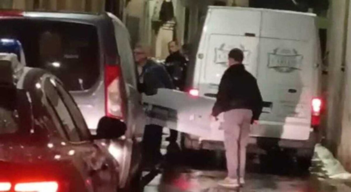 Italia, bambino di 8 anni trovato morto in casa: “Quei segni sul corpo”. La verità sulla madre