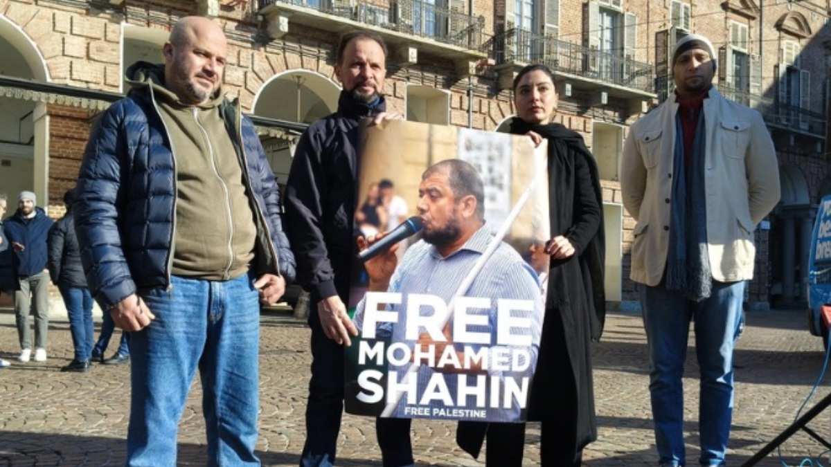 imam espulso manifestazione 400 persone