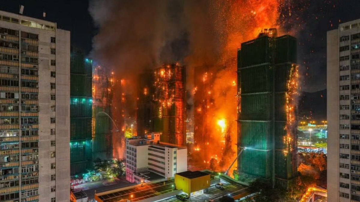 Incendio a Hong Kong: il numero delle vittime sale a 85, centinaia i dispersi. Tre persone arrestate