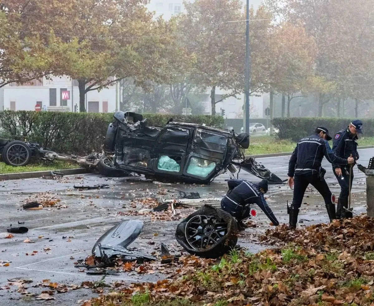 Rilievi della polizia dopo l’incidente a Milano