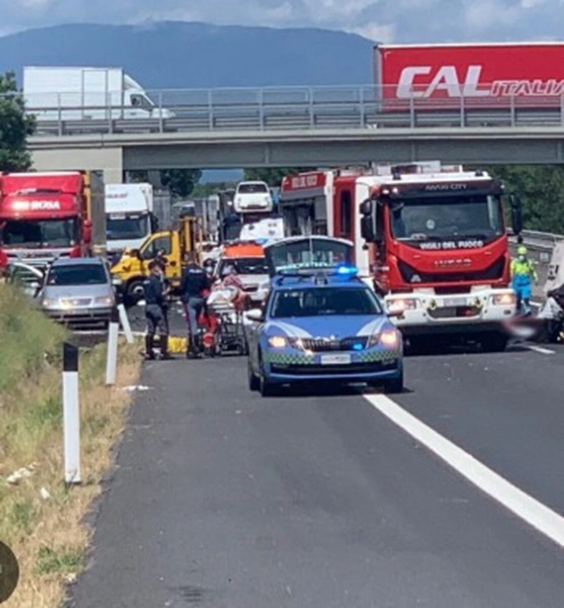 Immagine dei soccorsi dopo l'incidente in autostrada