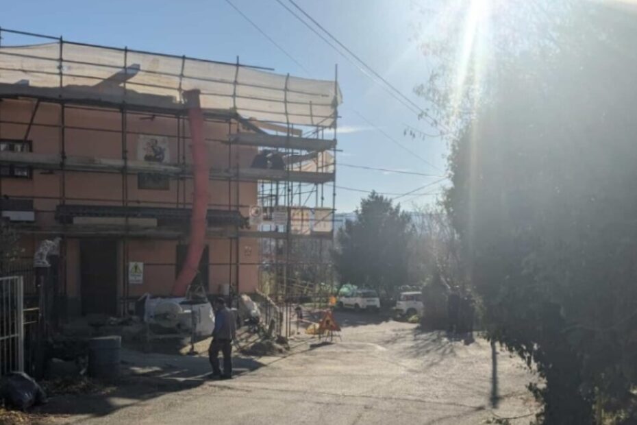 incidente operaio cade muore