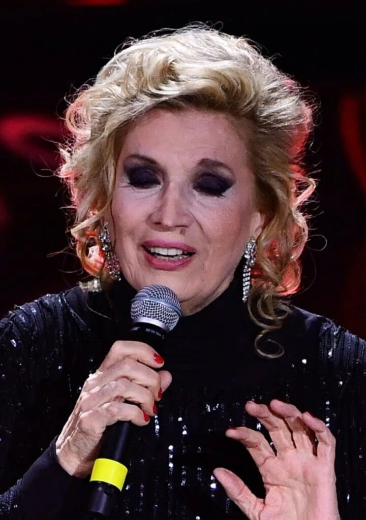 Iva Zanicchi durante un'intervista televisiva