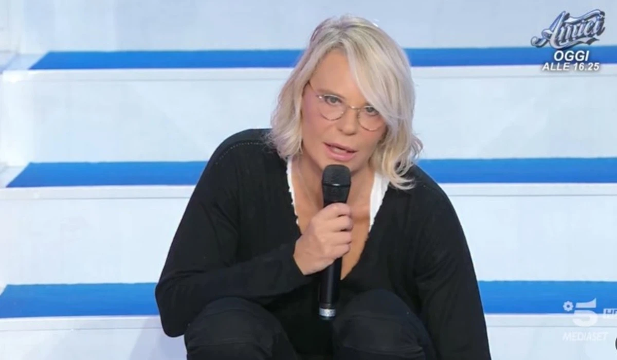 Maria De Filippi durante una puntata di Uomini e Donne