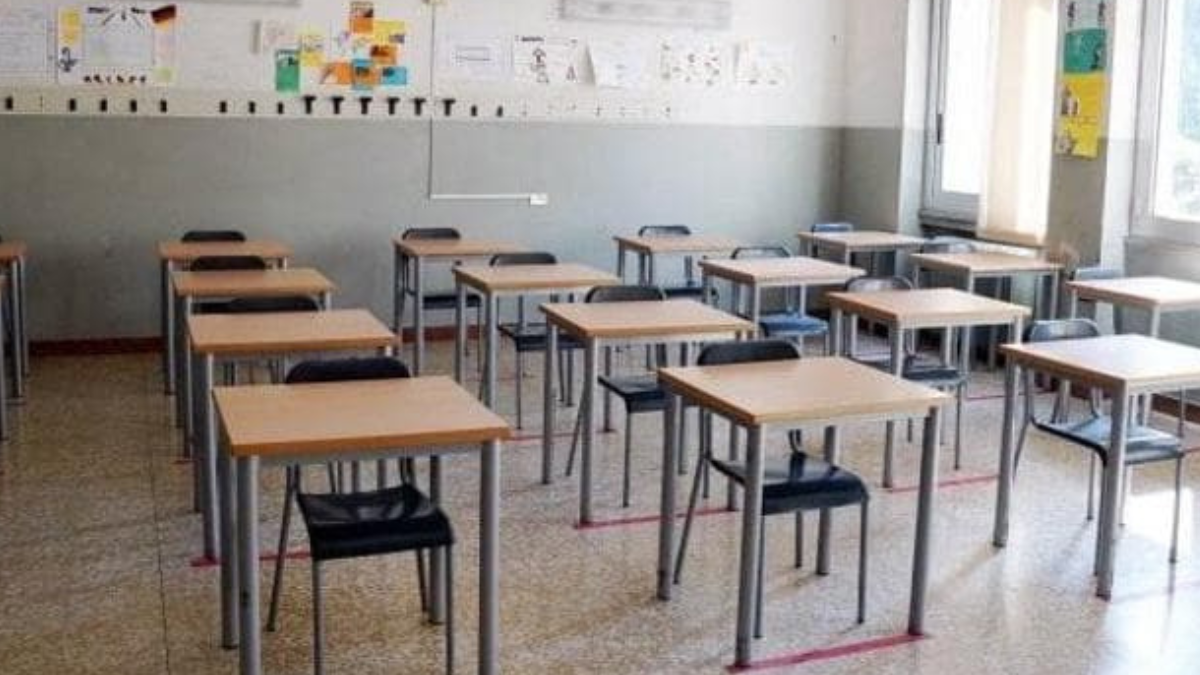 Tragedia a scuola: prof stroncato da un malore, si è accasciato davanti a tutti Tragedia a scuola: prof stroncato da un malore, si è accasciato davanti a tutti
