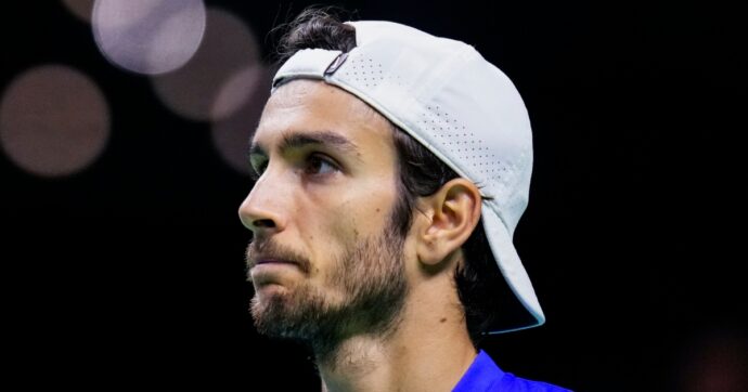 Musetti, sfida decisiva con De Minaur: in palio  le semifinali alle Atp Finals. Malore sugli spalti