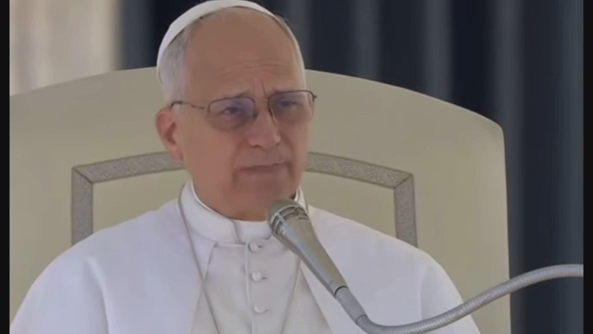 Papa Leone, primo viaggio in Italia: il Pontefice in preghiera sulla tomba di San Francesco. Messaggio commovente