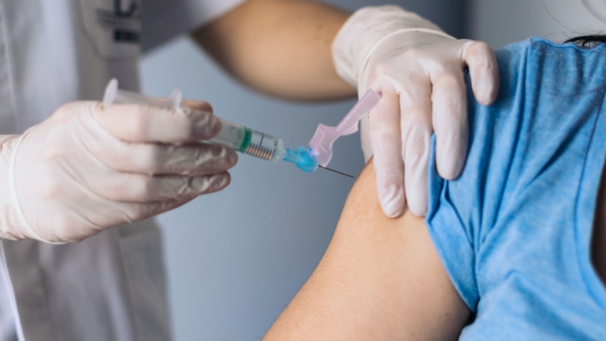 pregliasco influenza corre covid vaccinatevi