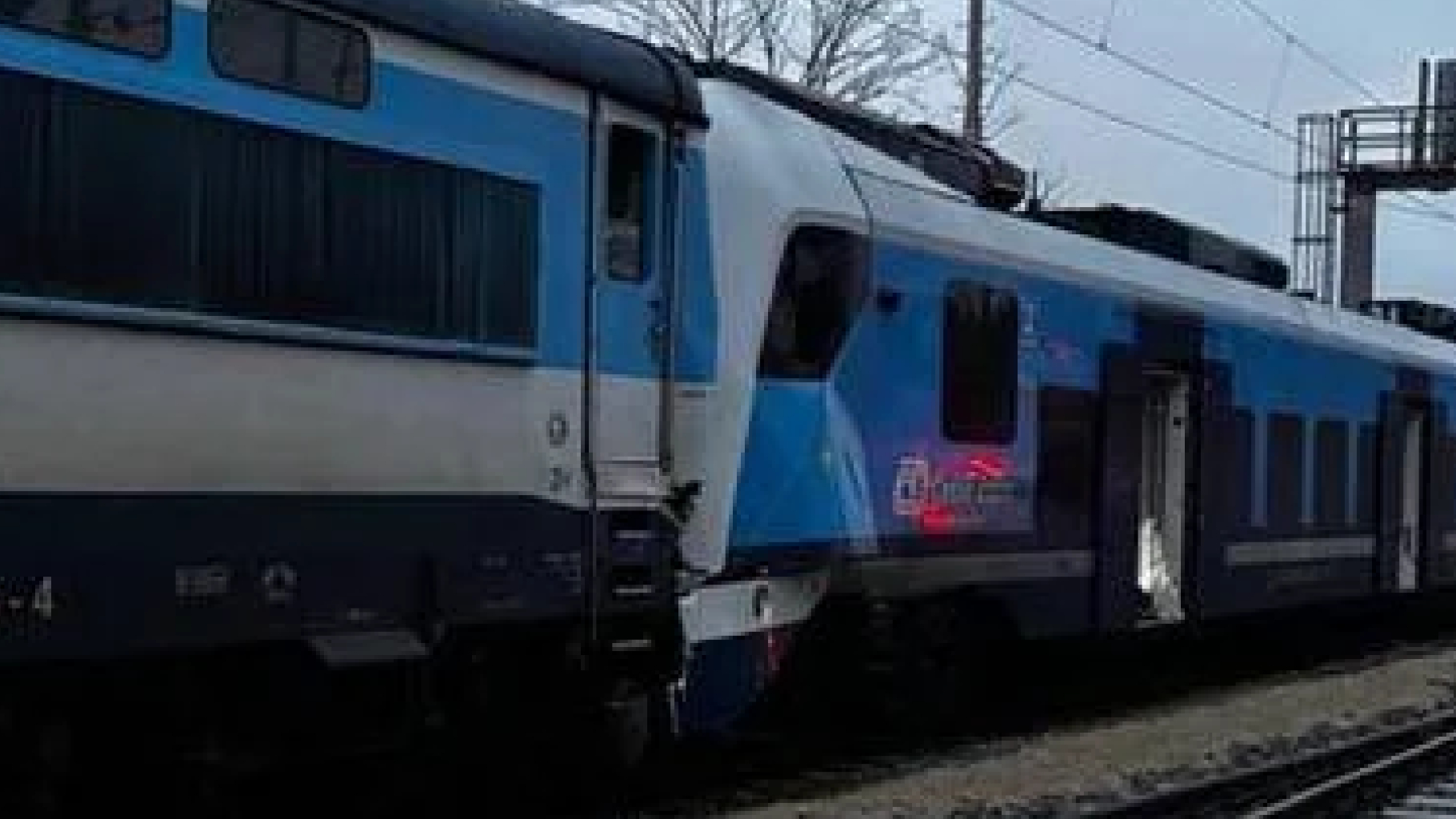 Scontro tra treni, decine di feriti: la paura corre sui binari