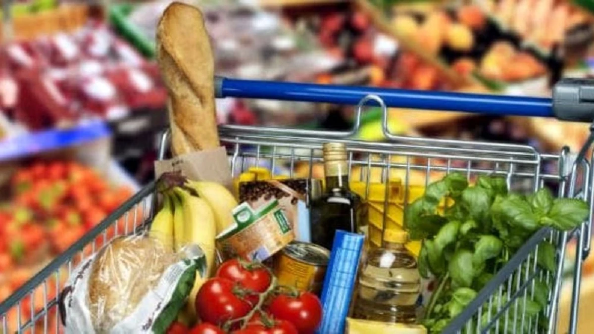 “Stangata per le famiglie”. Quali prodotti costano di più al supermercato: rincari pesanti “Stangata per le famiglie”. Quali prodotti costano di più al supermercato: rincari pesanti
