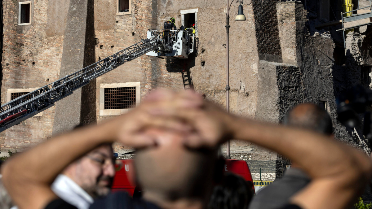 Torre dei Conti, il racconto shock dei soccorsi a Octav: “Sapevamo che ogni secondo poteva essere l’ultimo” Torre dei Conti, il racconto shock dei soccorsi a Octav: “Sapevamo che ogni secondo poteva essere l’ultimo”