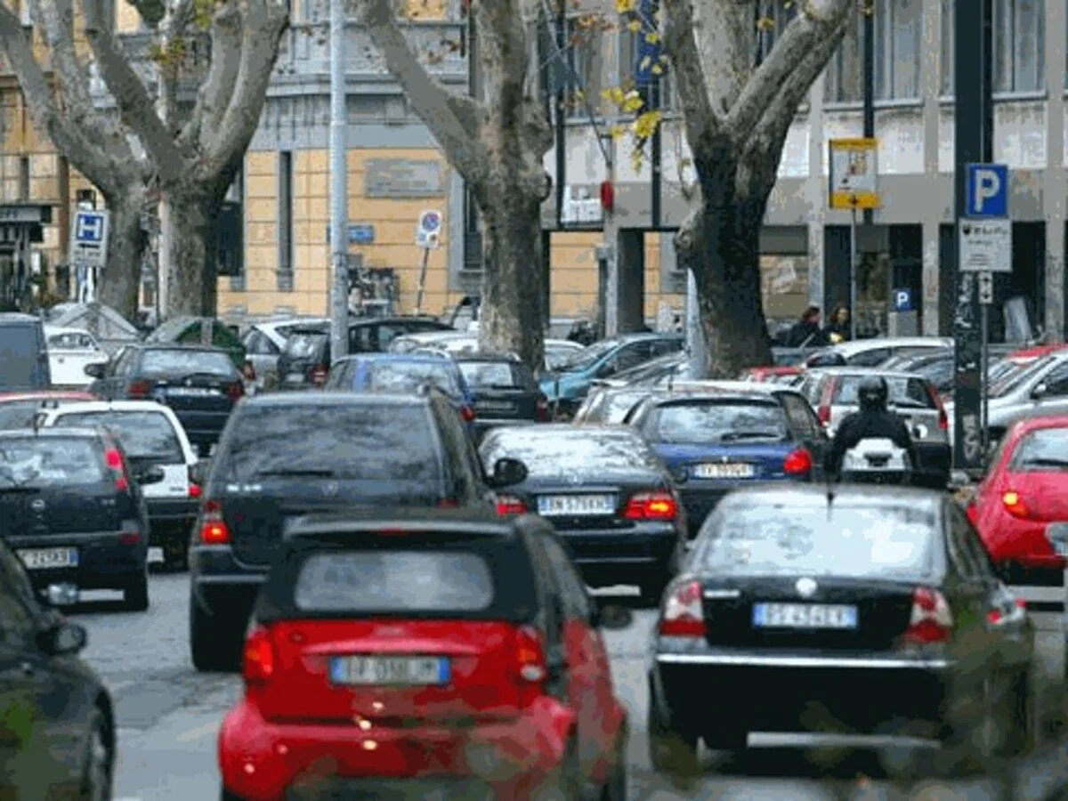 Automobilista alle prese con il pagamento del bollo auto 2026