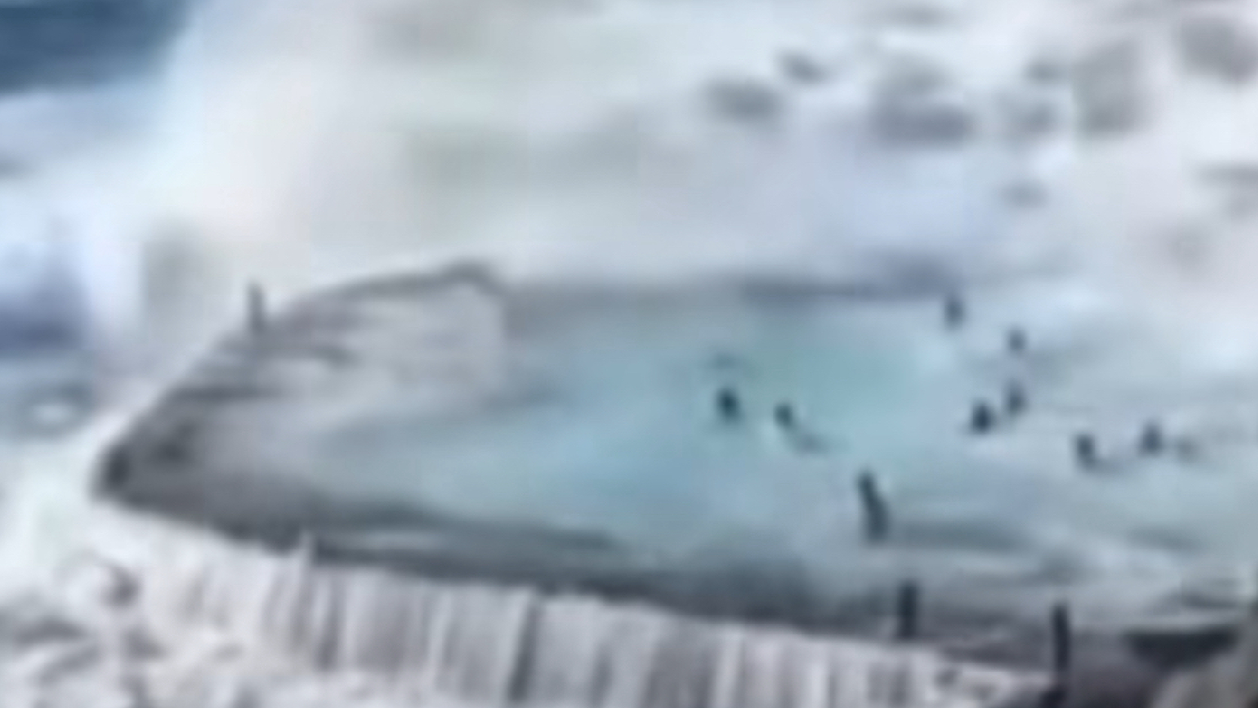 “Terrore in un attimo”. Travolti dalle onde in vacanza, è strage!