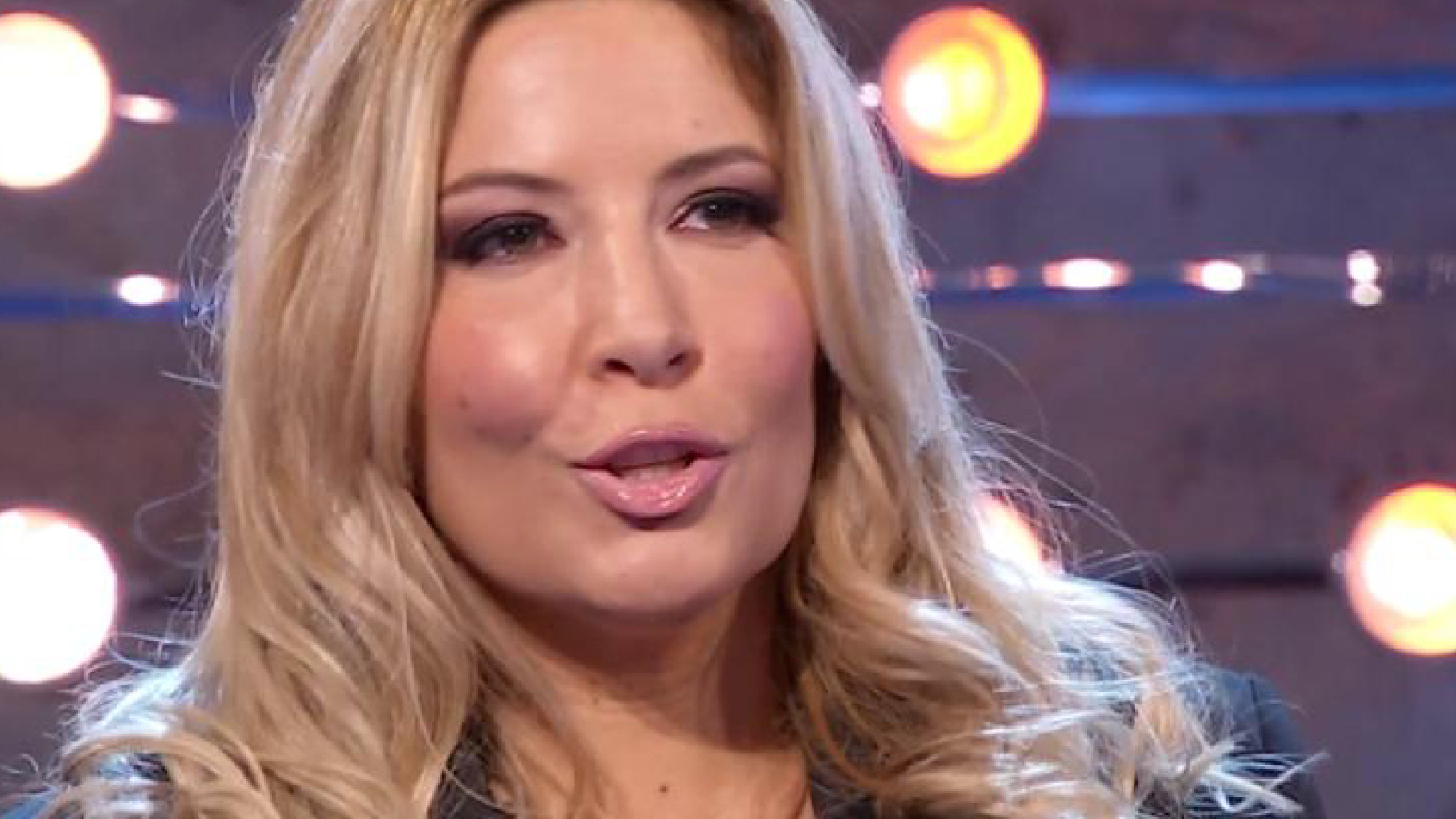 Vi metterei le mani addosso. Ballando, Selvaggia Lucarelli perde la testa: minaccia shock durante la finale Vi metterei le mani addosso. Ballando, Selvaggia Lucarelli perde la testa: minaccia shock durante la finale