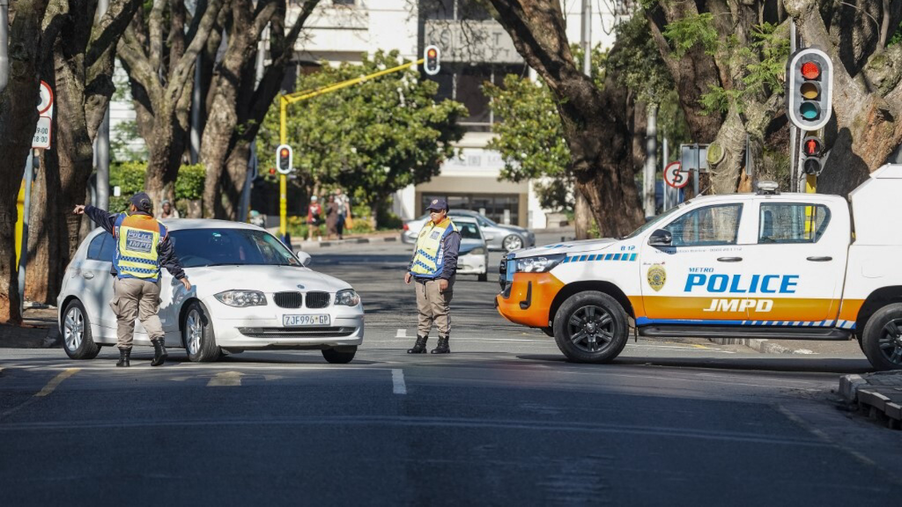 sparatoria in strada nove morti commando armato apre il fuoco vicino a un locale da Thesocialpost.it sparatoria in strada nove morti commando armato apre il fuoco vicino a un locale