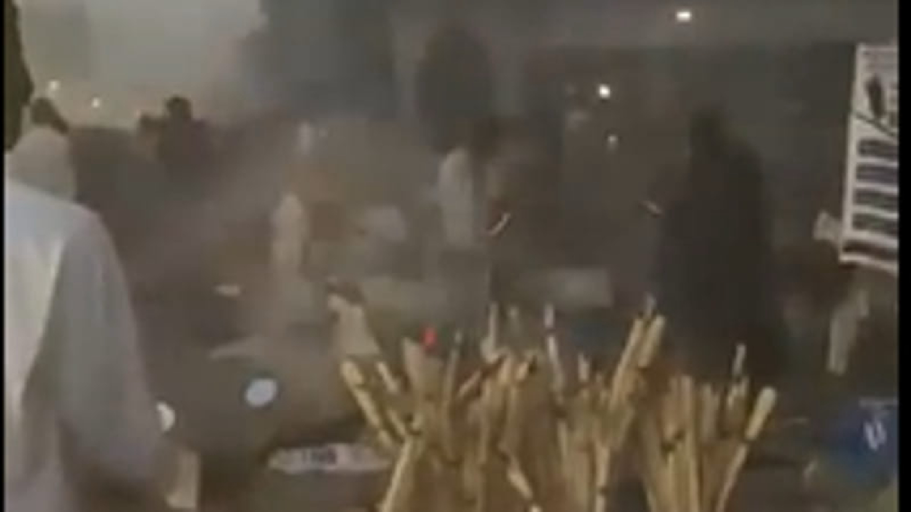 esplosione tremenda 232 una bomba strage durante la preghiera da Thesocialpost.it esplosione tremenda 232 una bomba strage durante la preghiera