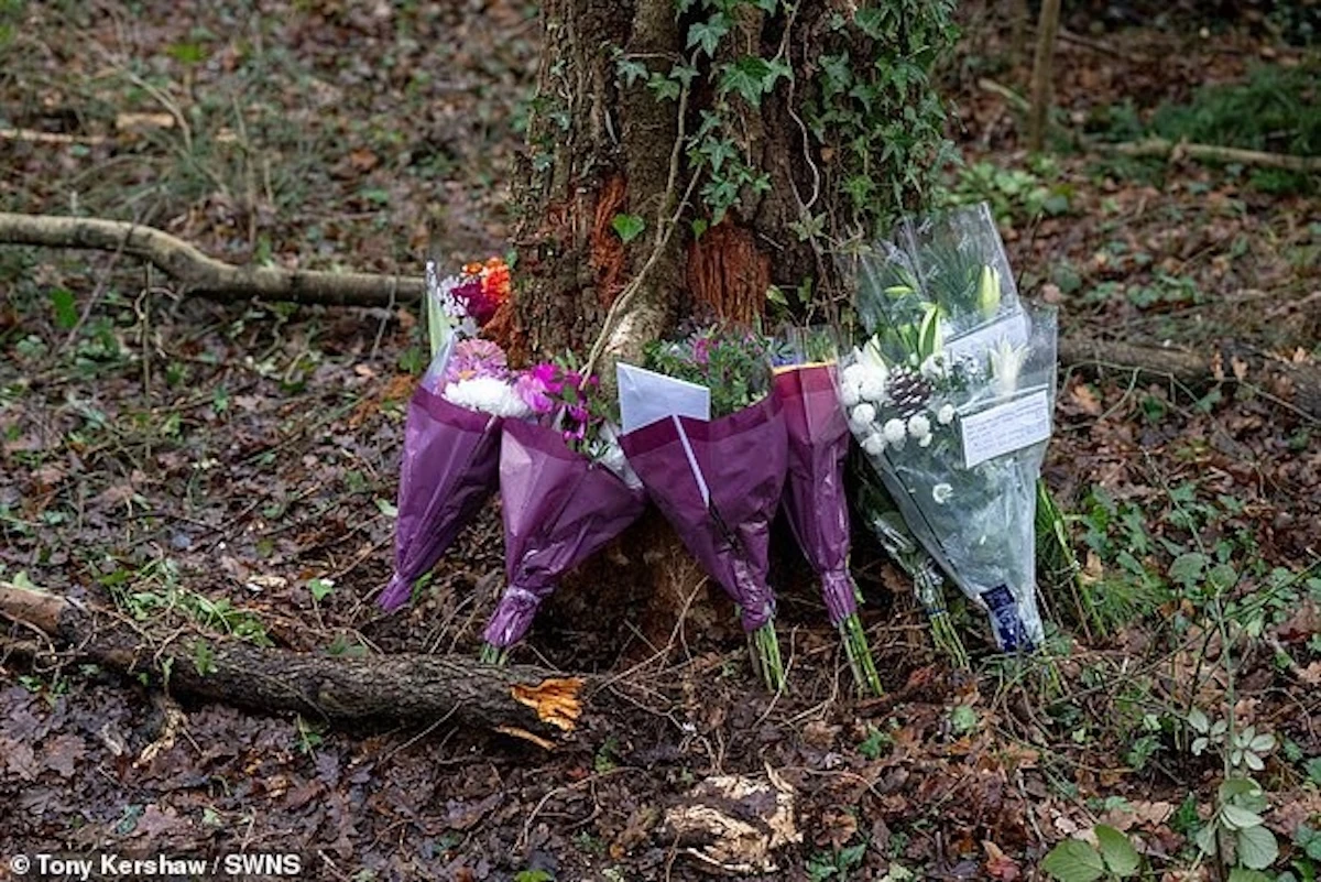 Il luogo dell’incidente lungo Holland Road con le tracce dello schianto