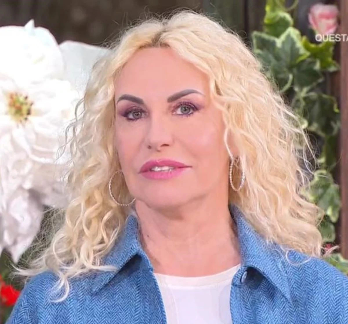Antonella Clerici in primo piano durante una trasmissione televisiva
