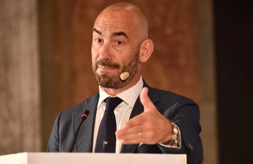 Matteo Bassetti in un contesto ospedaliero