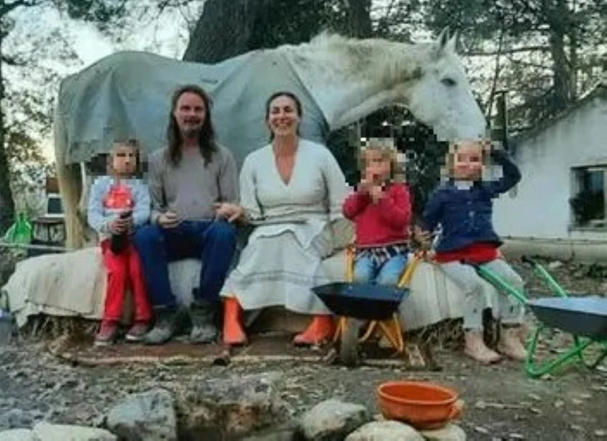 Immagine simbolica dei bambini della famiglia del bosco, al centro della vicenda giudiziaria