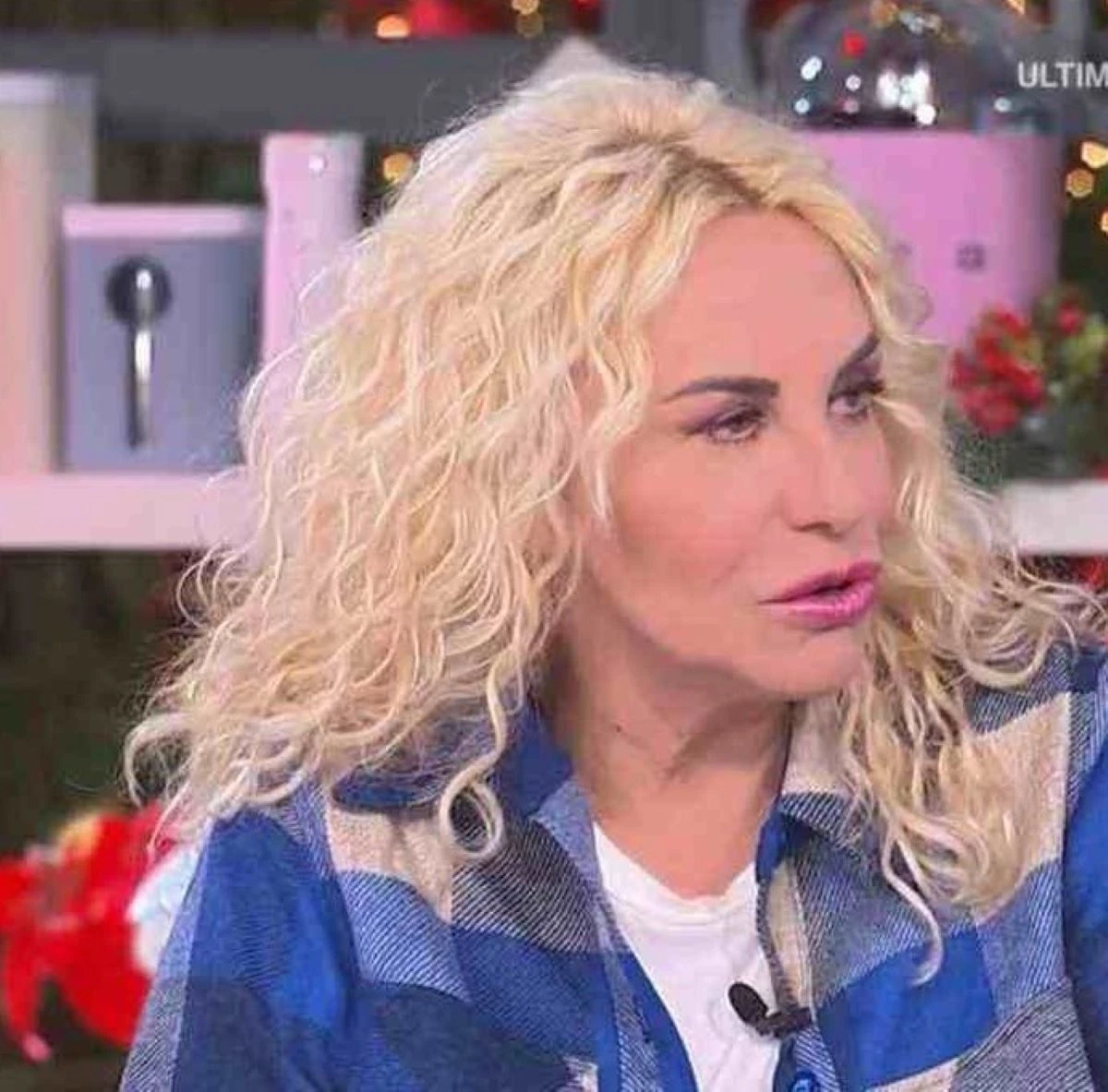 Antonella Clerici durante una trasmissione televisiva su Rai 1