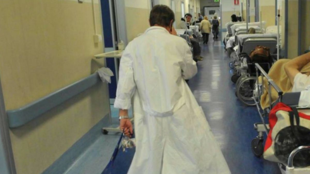 Arrestato in flagranza primario dell’ospedale Sant’Eugenio di Roma: intasca tangente da un imprenditore Arrestato in flagranza primario dell’ospedale Sant’Eugenio di Roma: intasca tangente da un imprenditore