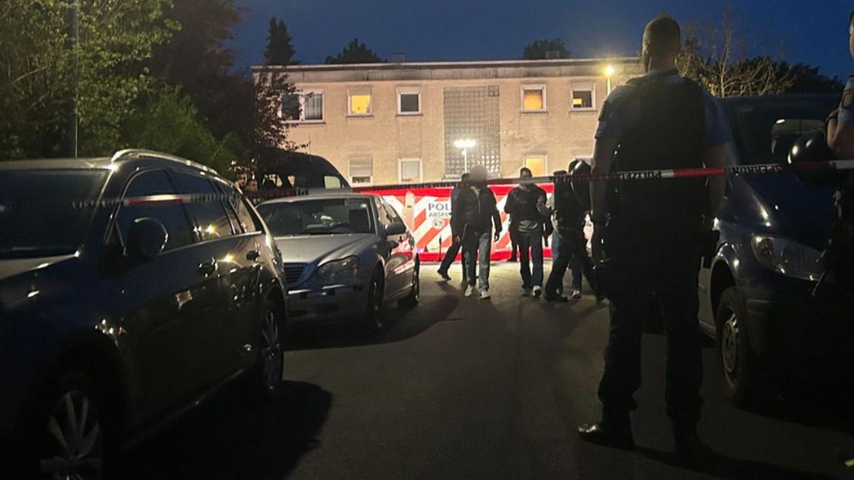 Ospita un amico a dormire a casa, poi l’orrore: “Li ha accoltellati, anche i figli” Ospita un amico a dormire a casa, poi l’orrore: “Li ha accoltellati, anche i figli”