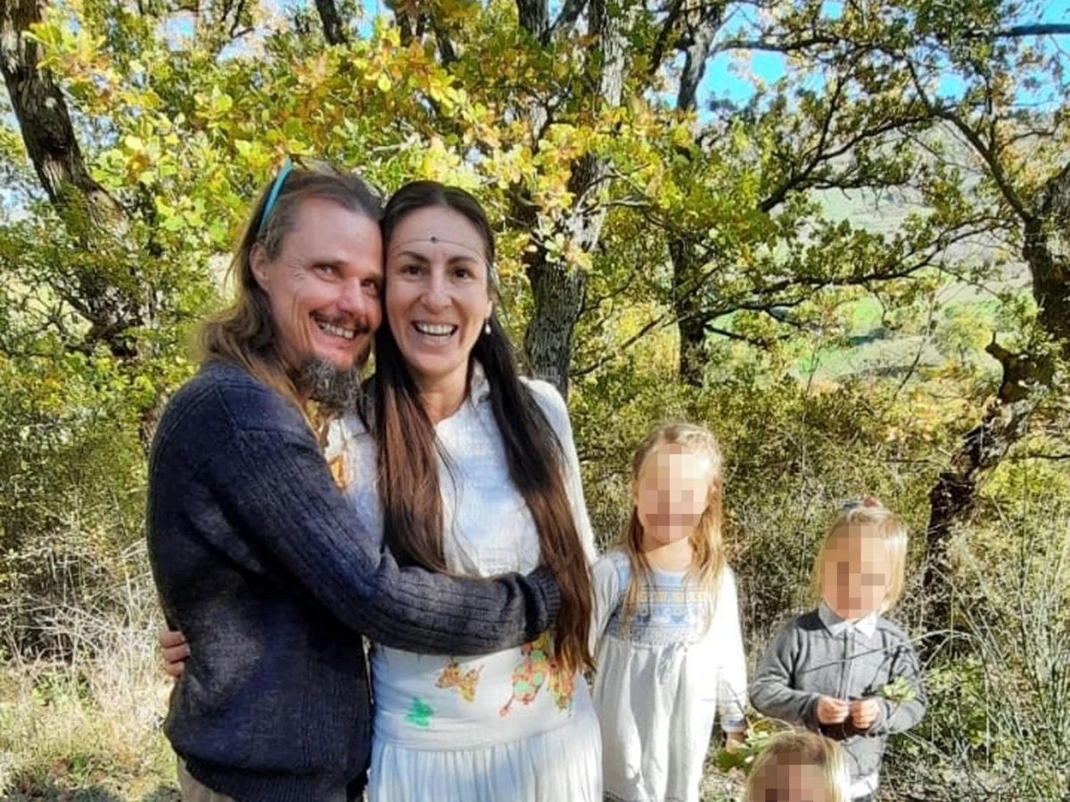 Immagine della cosiddetta famiglia del bosco al centro del caso mediatico