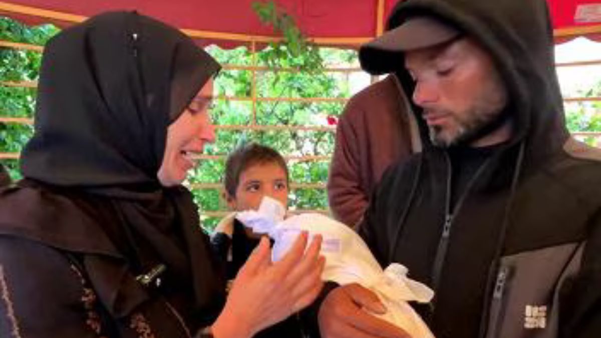 allagamenti per la tempesta byron a gaza muore di freddo una neonata di 8 mesi da Thesocialpost.it allagamenti per la tempesta byron a gaza muore di freddo una neonata di 8 mesi