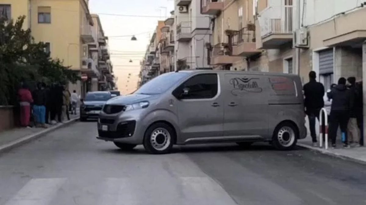 “Tagli sul corpo”. Dramma in Italia, mamma trovata morta così: scena agghiacciante, è giallo “Tagli sul corpo”. Dramma in Italia, mamma trovata morta così: scena agghiacciante, è giallo